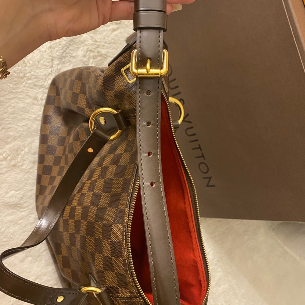 Louis Vuitton Evora MM Damier leather bag. Gently used and in great condition